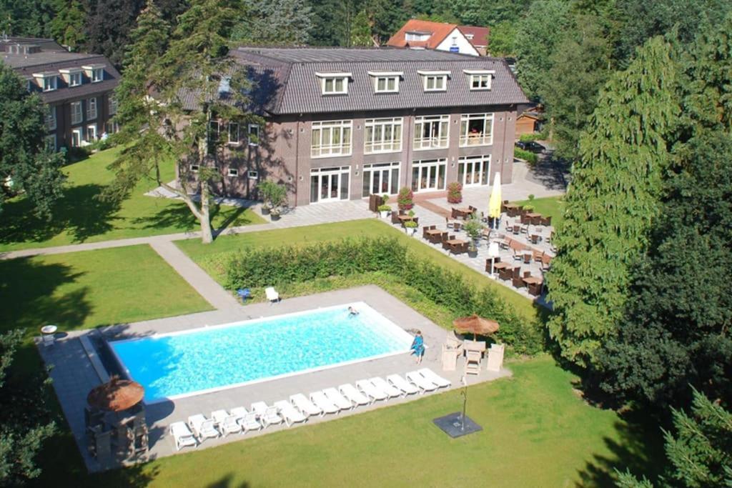 Adorable Two Bedroom Bungalow C7 Next To Hotel. Garderen Exterior foto